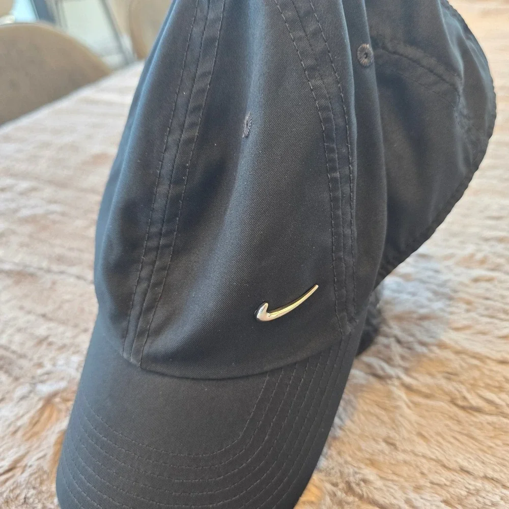 Nike Heritage86 Metal Swoosh Adjustable Hat Black Mens Womens M/L Dri-Fit
